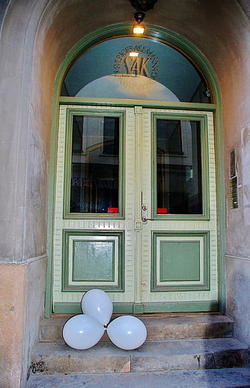 door, old door, entrance, balon, building, park, doors, ballon, balloon fiesta, white
