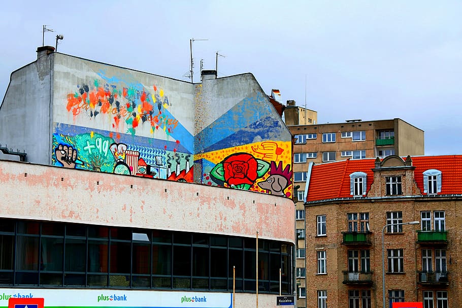 nástěnné malby, v jeżyce poznań, byt poznań, staré a nové budovy, poznanski postmodernismus, jeżyce okres, poznan, Polsko, graffiti