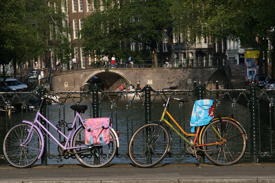 cykel, bro, amsterdam, holland, kanal, vand, gadescene, urban scene, gade, byliv, transportmidler
