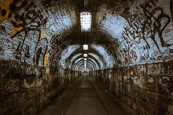 šedá, hnědý, beton, tunel, podzemí, podjezd, osvětlení, budapešť, temný, strašidelný, špinavý