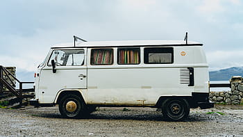 bianca, volkswagen van, parcheggiata, di legno, recinto, giorno, spiaggia, acqua, pietre, mezzi di trasporto, veicolo