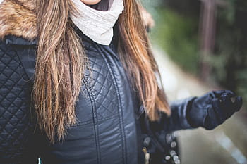 Menina, Vestindo, Jaqueta de couro, preto, frio, moda, luvas, jaqueta, couro, vestir, inverno