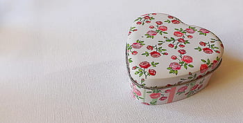heart, red, white, floral, tin, close, jewellery box, rose pattern, metal box, heart shaped, flower