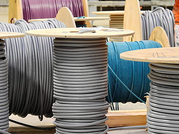 několik, roztříděný, barevné kabelové role, řádky, kabel, kabelový buben, proud, elektrické vedení, energie, elektřina, technologie