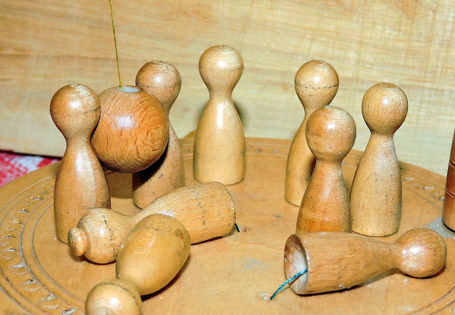 hra, kuželky, dřevo, míč, kyvadlo