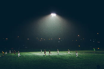 lidé, travnaté hřiště, v noci, fotbal, pole, skupina, hraní, sportovci, sportovní, hra, světla