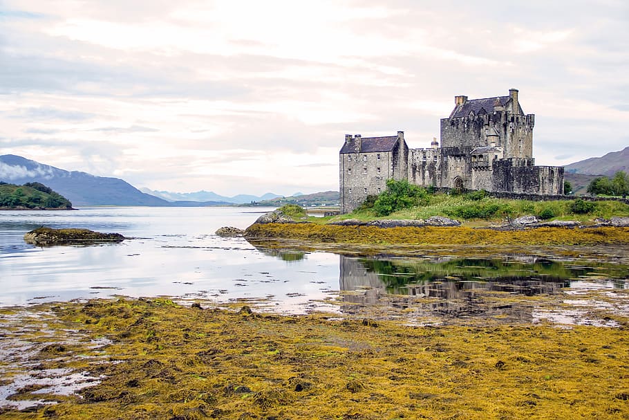 eilean donan castle - chrono 592, větrný mlýn gard, Skotsko, hrad, odraz, krajina, vrchovina