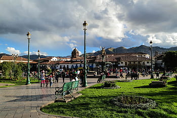 přeplněný, park, domy, lidé, šedá, zataženo, nebe, plaza de armas, cusco, Peru, lampy