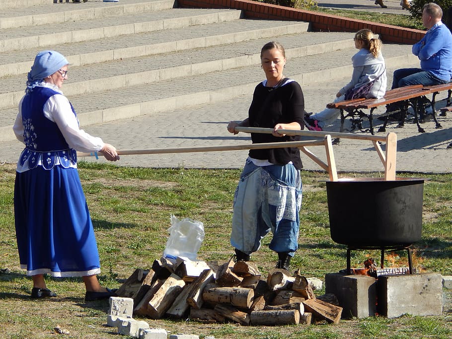cooking, eating, food, the ceremony, plum jam, sweet dish, kitchen, people, cultures, outdoors