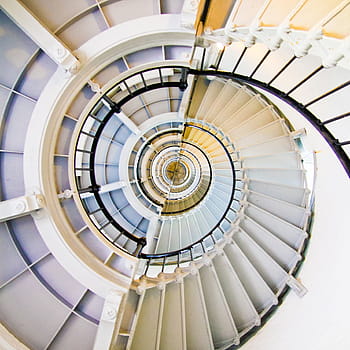 Escalera de caracol blanca, escaleras, hueco de la escalera, descender, ascender, ilusión, subir, arriba, abajo, arquitectura, tecnología