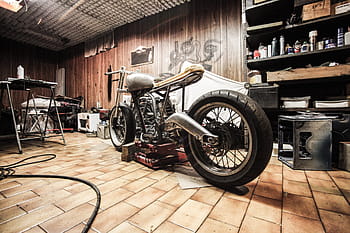 fekete motorkerékpár, motorkerékpár, garázs, javítások, hobbi, autóipari, épít, szerelő, motor, motorbicikli, verseny