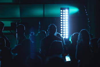 silueta fotografie, lidé, věžová lampa, temný, noc, dav, koncert, světla, prostor - výkonnostní prostor, publikum, koncert populární hudby