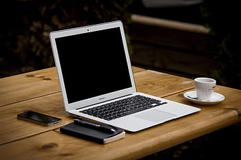 MacBook air, hnědý, dřevěný, stůl, pracovní stanice, kancelář, podnikání, notebook, přenosné zařízení, počítač, domácí kancelář