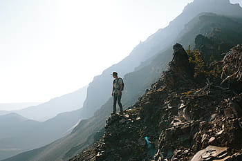 muž, stojící, útes, vrchol, hora, během dne, turistika, trekking, hory, útesy, Příroda