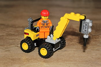 التصوير الفوتوغرافي عن قرب،  minifig،  أحمر،  قبعة،  واقفا،  الأصفر،  أسود،  ثقيل،  معدات لعبة minifig،  العاب تركيب،  حفارات