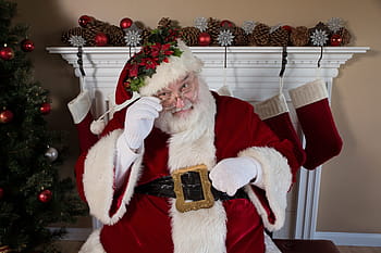 男、 身に着けている、 サンタクロースの衣装、 陽気な、 クリスマス、 サンタクロース、 ギフト、 休日、 赤、 お祝い、 冬