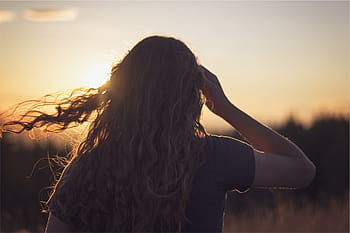 woman, standing, right hand, face, facing, sun, shallow, focus, photography, black, shirt