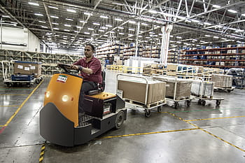 adam, sürme, araba, kutuları, içeride, bina, forklift, depo, makine, işçi, palet