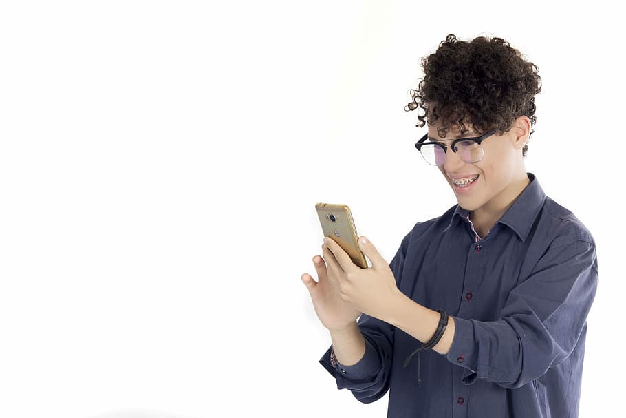 muž, obložení, chytrý telefon, usmívající se, mužský, izolovaný, lidé, mobilní, pohybliví, technologie, chlap, usměj se