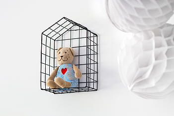 vários, brinquedos, itens, prateleiras, parede, prateleira, diversos, figura, globo, brinquedo, uma pessoa