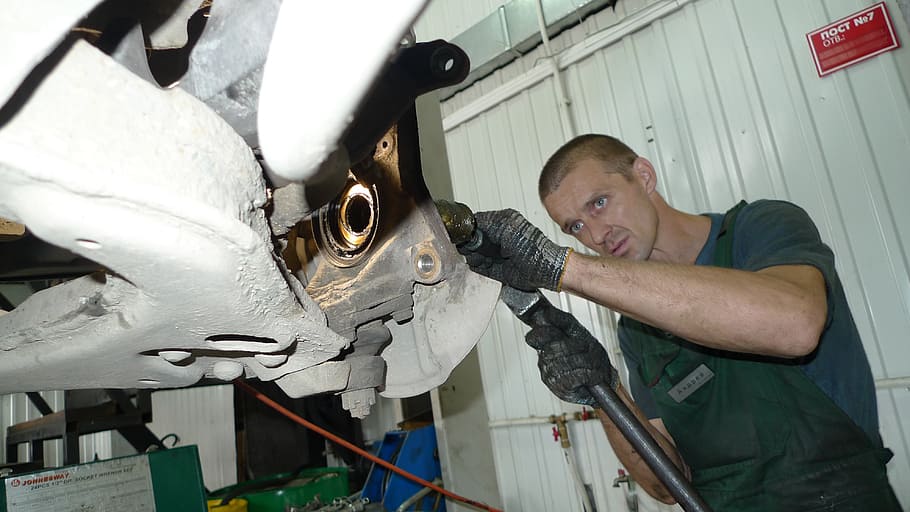 osoba upevňovací stroj, mechanik, autoservis, opravit