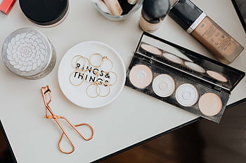 esenciales, cosméticos, belleza, base, glamour, maquillaje, pinceles