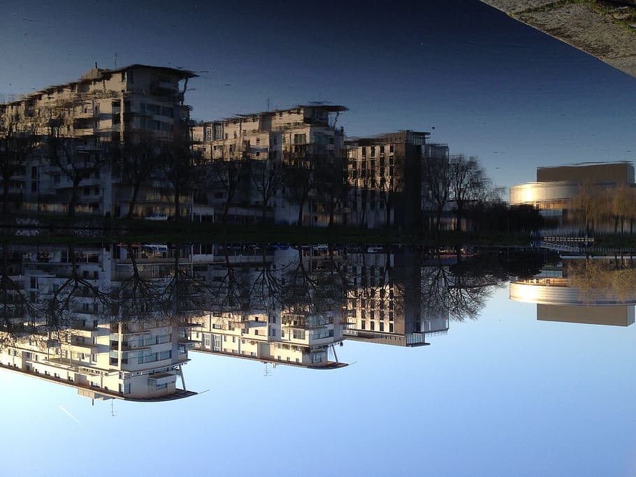 nantes, odraz, quai ferdinand, stanice, nebe, voda, symetrie, exteriér budovy, nikdo
