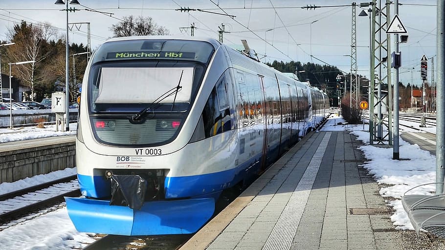 vlakové nádraží, železniční dopravy, moderní vlak, elektrický vlak, nástupiště, zimní krajina, průmyslová doprava, železniční koleje, veřejná doprava, Cíl vlaku, München HBF