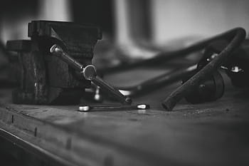 grayscale photo, bench vise, Tool, Black And White, Black, White, black, white, equipment, work, repair, metal