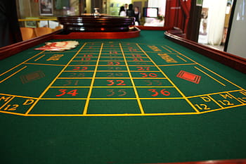 casino-roulette-table-the-dealer-royalty