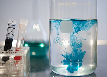 実験、 化学、 実験室、 ラボ、 化学薬品、 液体、 ガラス、 サンプル、 色、 流体