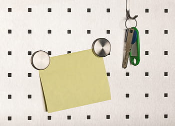 postit, sticky note, yellow, key, reminder, memory, time, message, stainless steel, adhesive note, memo pad